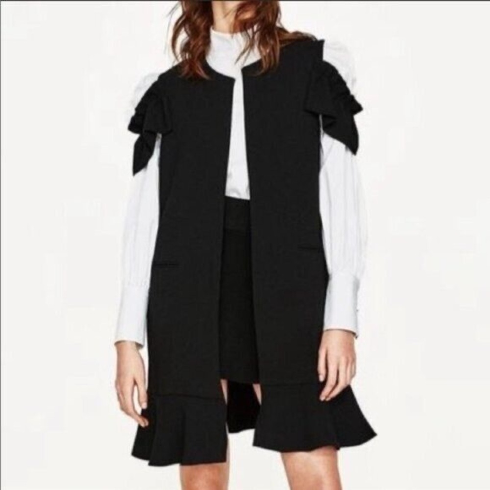 🖤Zara ruffled long line vest. size small.